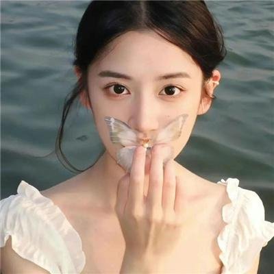 女孩不微笑 海报